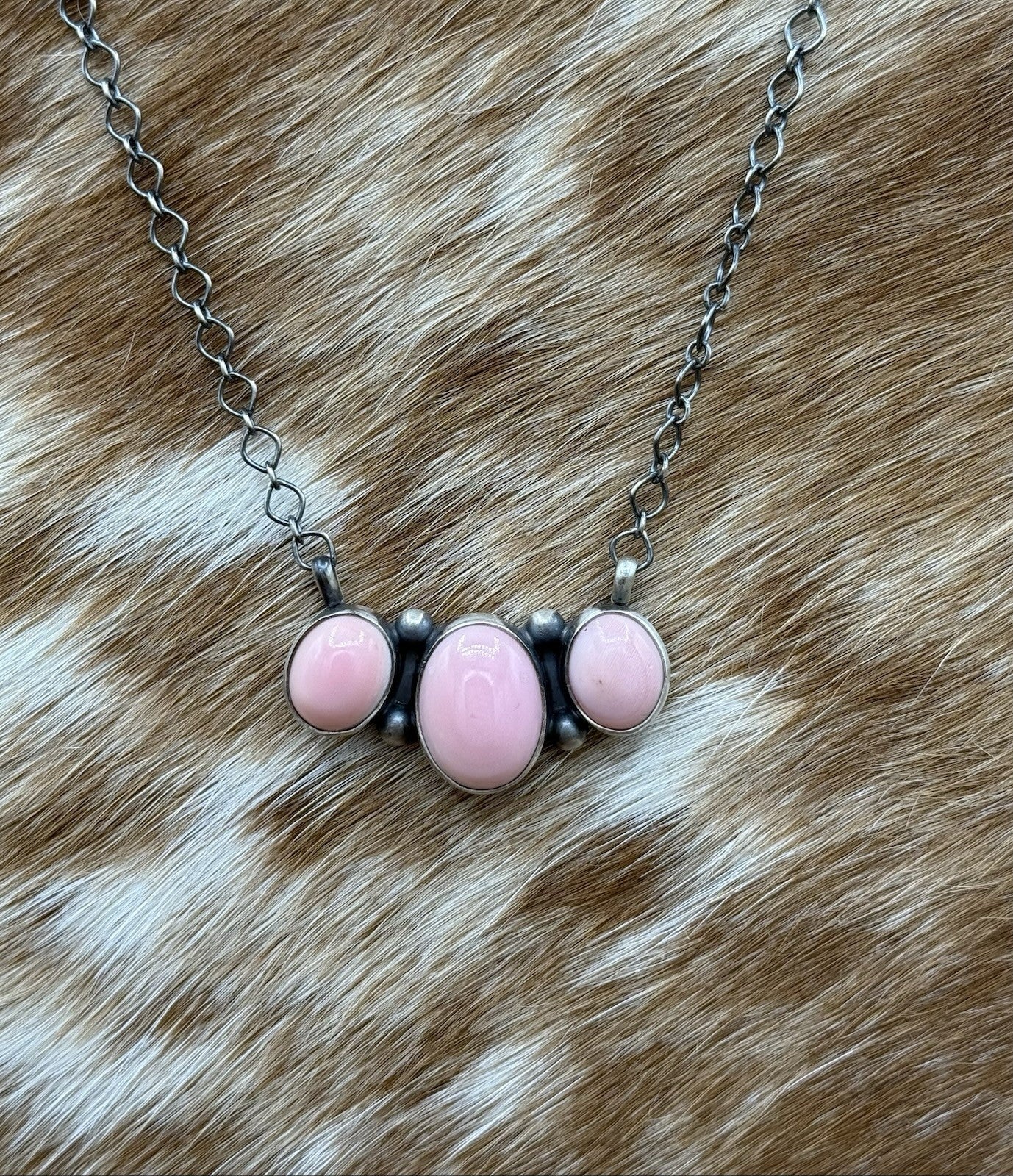 Navajo Handmade Sterling Silver Pink Conch Shell Cluster Bar Necklace 18”