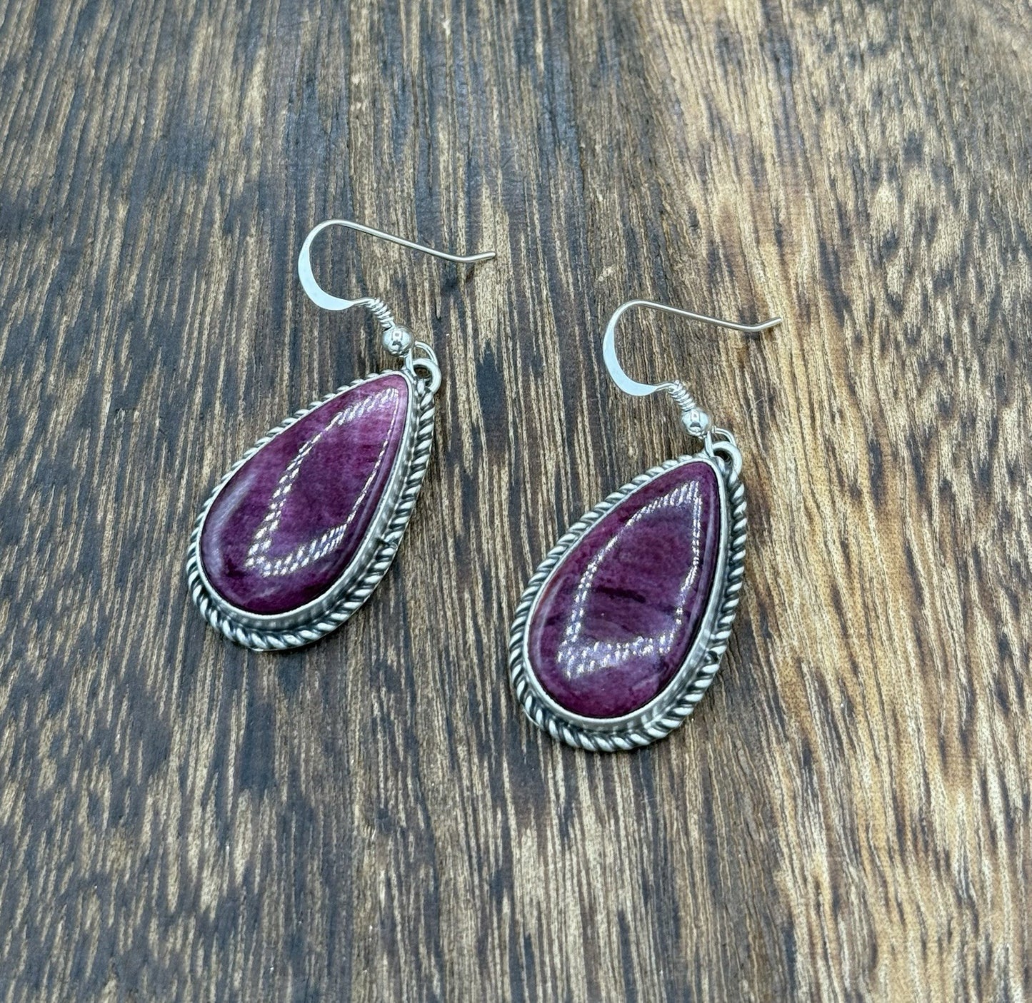 Native Navajo Handmade Sterling Silver Purple Spiny Oyster Shell Dangle Earrings