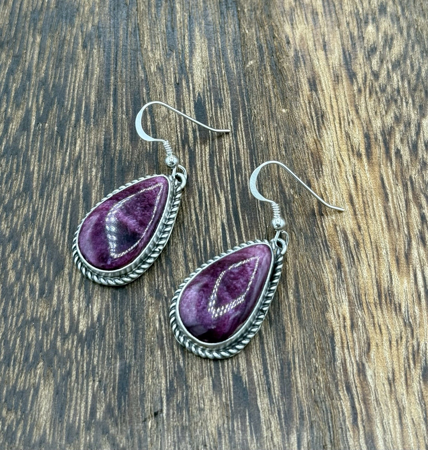 Native Navajo Handmade Sterling Silver Purple Spiny Oyster Shell Dangle Earrings