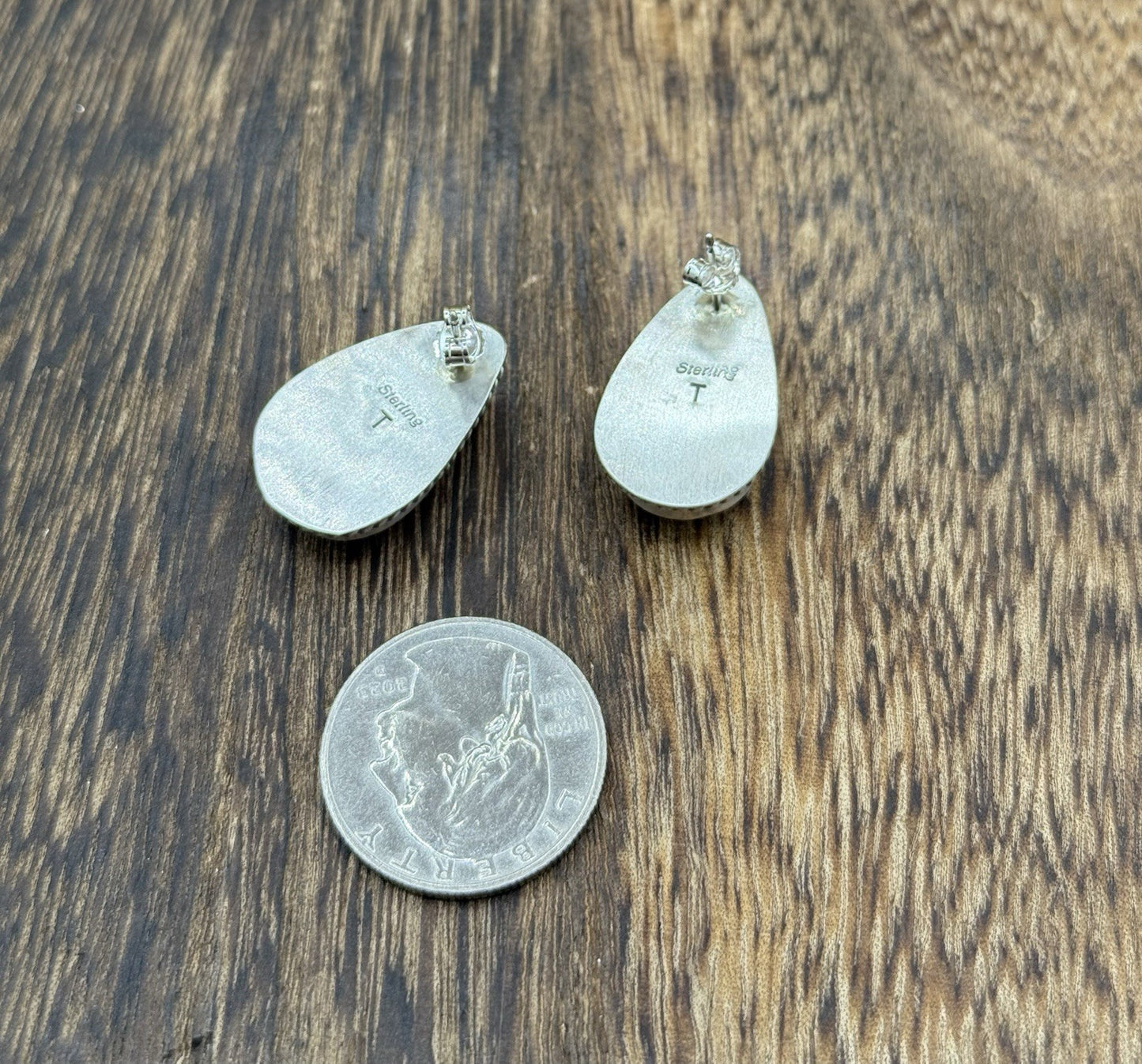 Navajo Handmade Sterling Silver Purple Spiny Oyster Shell Post Stud Earrings