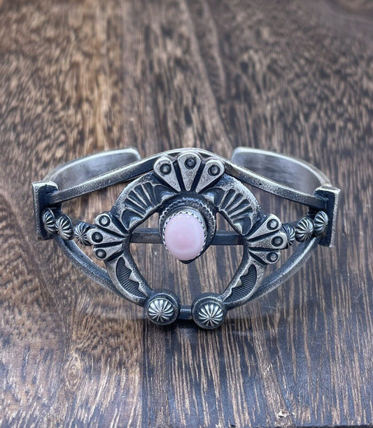 Native American Silver Navajo Handmade Pink Conch Old look Naja Bracelet Kevin B