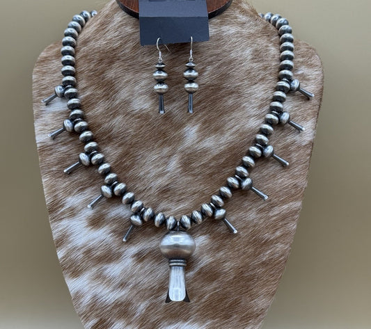 Authentic Navajo Handmade Old Look Navajo Pearl Bead Necklace Blossom Set 20”