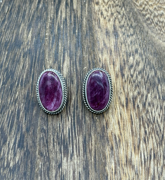 Navajo Handmade Sterling Silver Purple Spiny Oyster Shell Post Stud Earrings