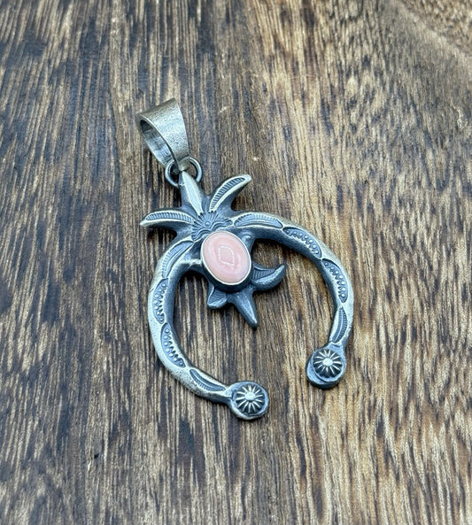 Native American Navajo Handmade Sterling Silver Old Look Pink Conch Naja Pendant