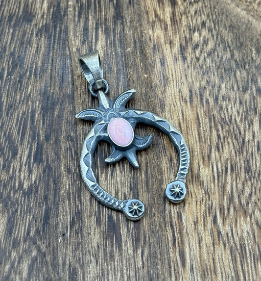 Native American Navajo Handmade Sterling Silver Old Look Pink Conch Naja Pendant