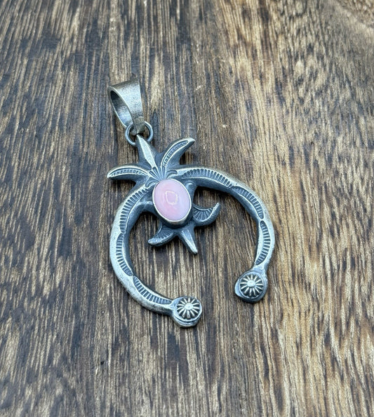 Native American Navajo Handmade Sterling Silver Old Look Pink Conch Naja Pendant