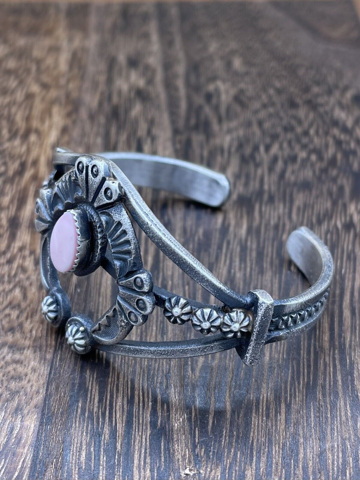 Native American Silver Navajo Handmade Pink Conch Old look Naja Bracelet Kevin B