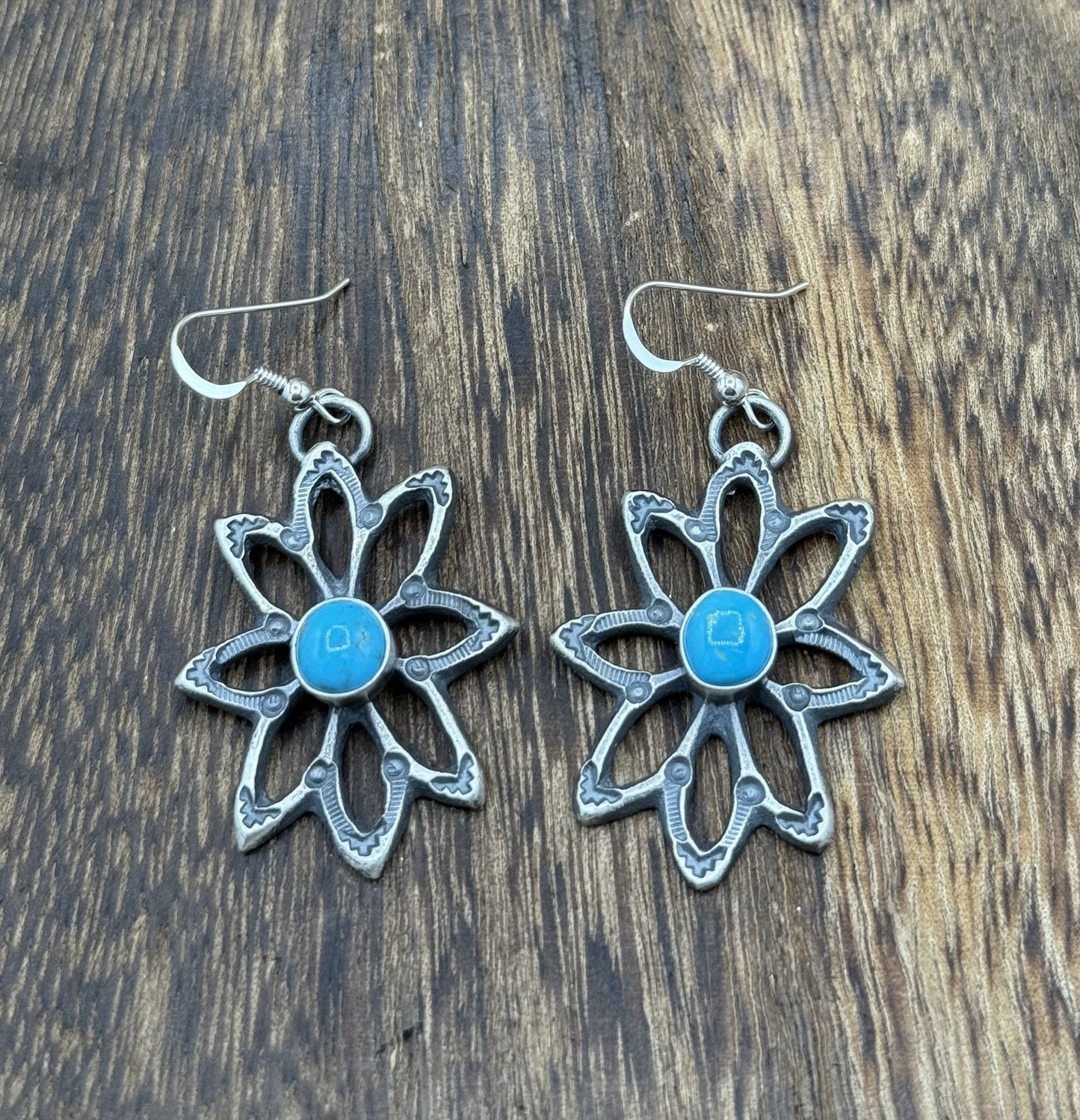 Navajo Handmade Sterling Silver Old Look Kingman Turquoise Earrings Kevin Billah