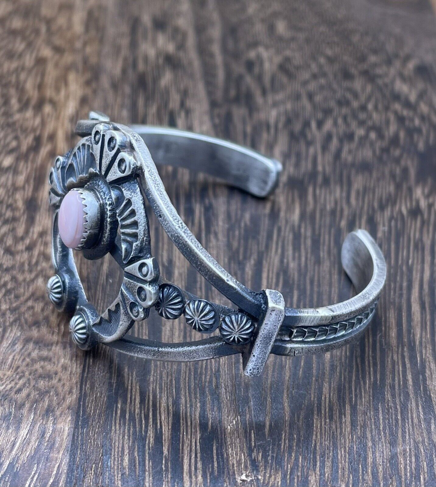 Native American Silver Navajo Handmade Pink Conch Old look Naja Bracelet Kevin B