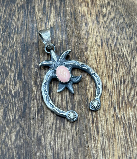 Native American Navajo Handmade Sterling Silver Old Look Pink Conch Naja Pendant