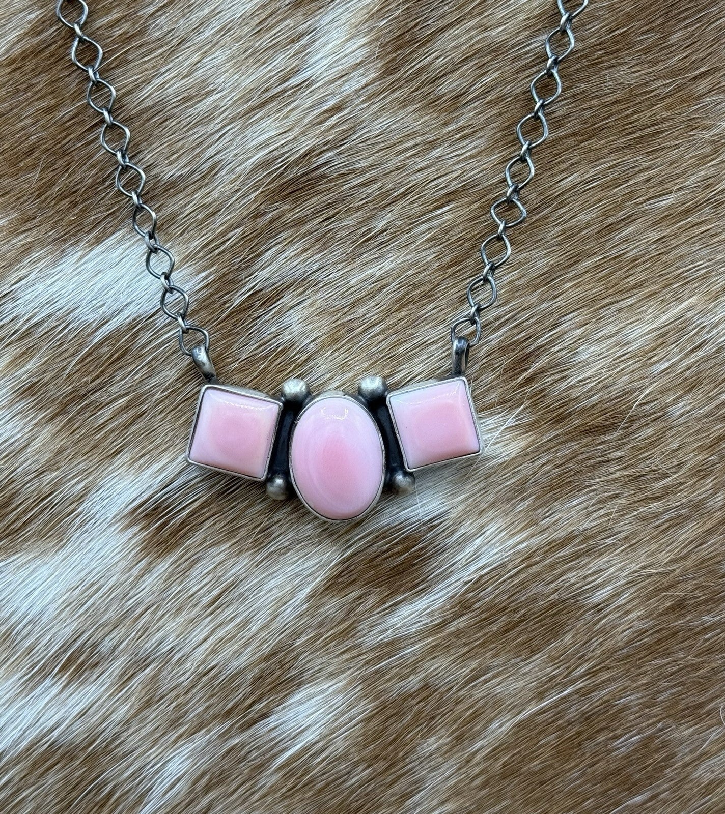 Navajo Handmade Sterling Silver Pink Conch Shell Cluster Bar Necklace 18”