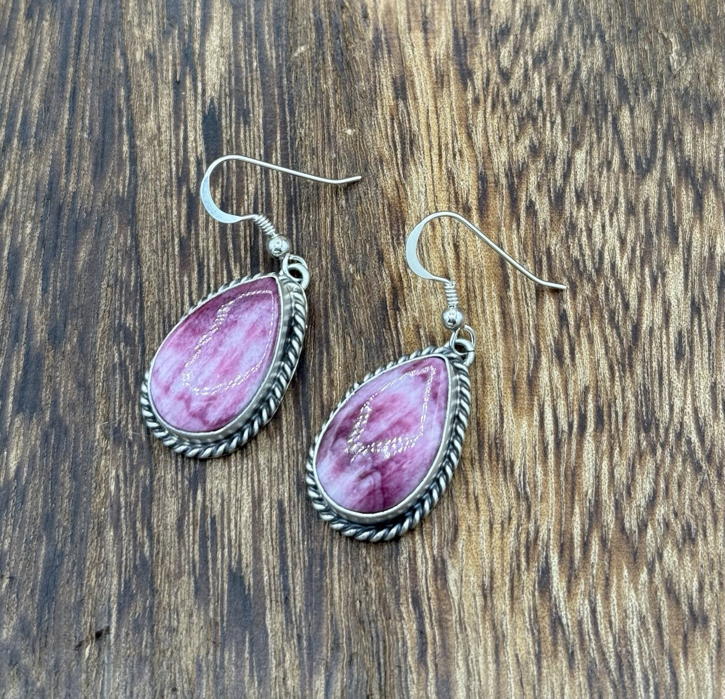 Native Navajo Handmade Sterling Silver Purple Spiny Oyster Shell Dangle Earrings
