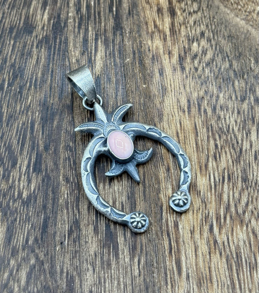 Native American Navajo Handmade Sterling Silver Old Look Pink Conch Naja Pendant