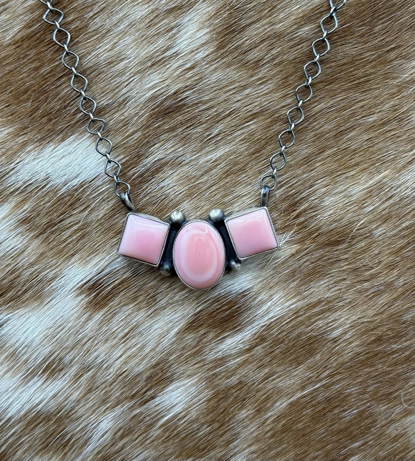 Navajo Handmade Sterling Silver Pink Conch Shell Cluster Bar Necklace 18”