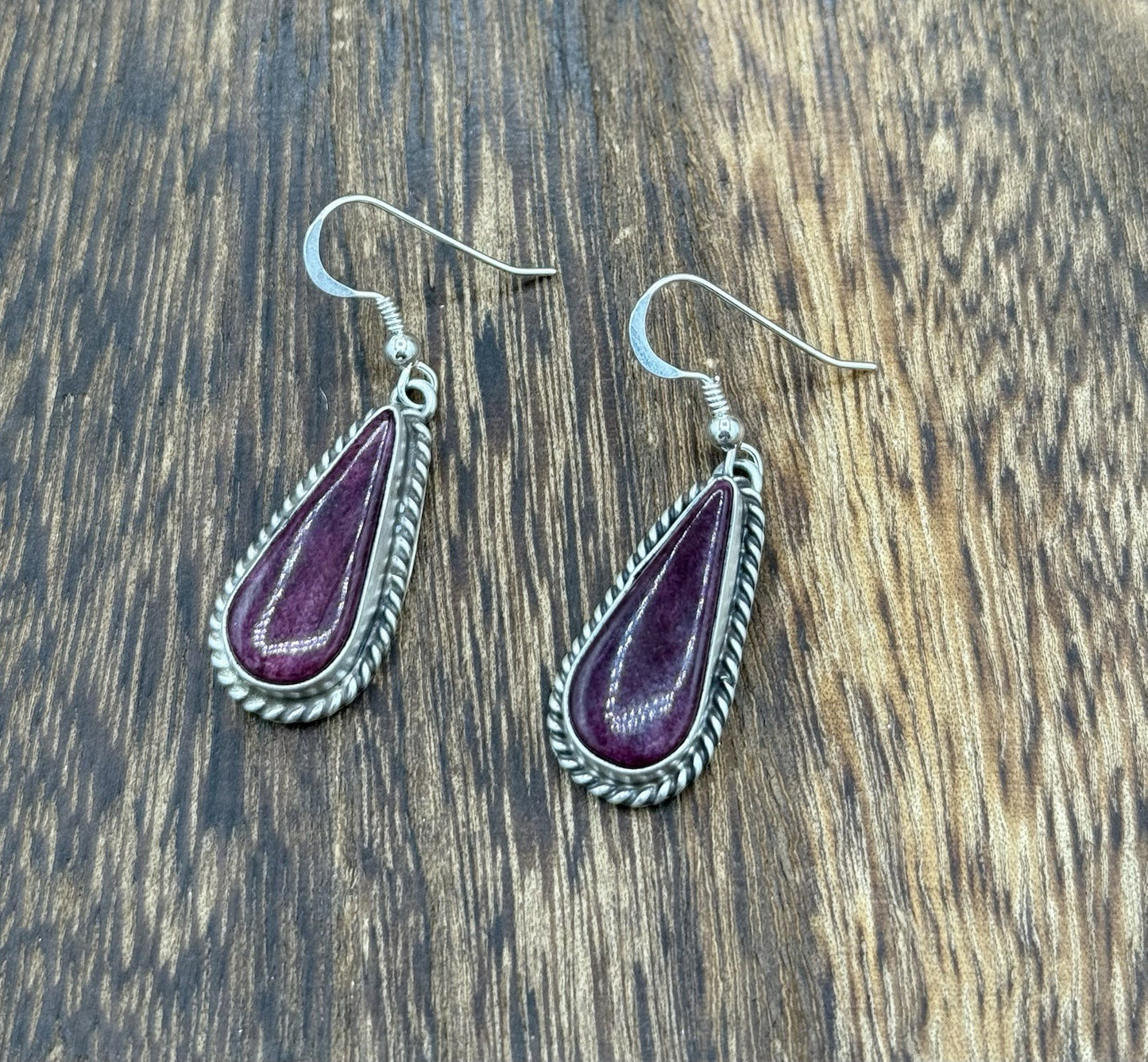 Native Navajo Handmade Sterling Silver Purple Spiny Oyster Shell Dangle Earrings