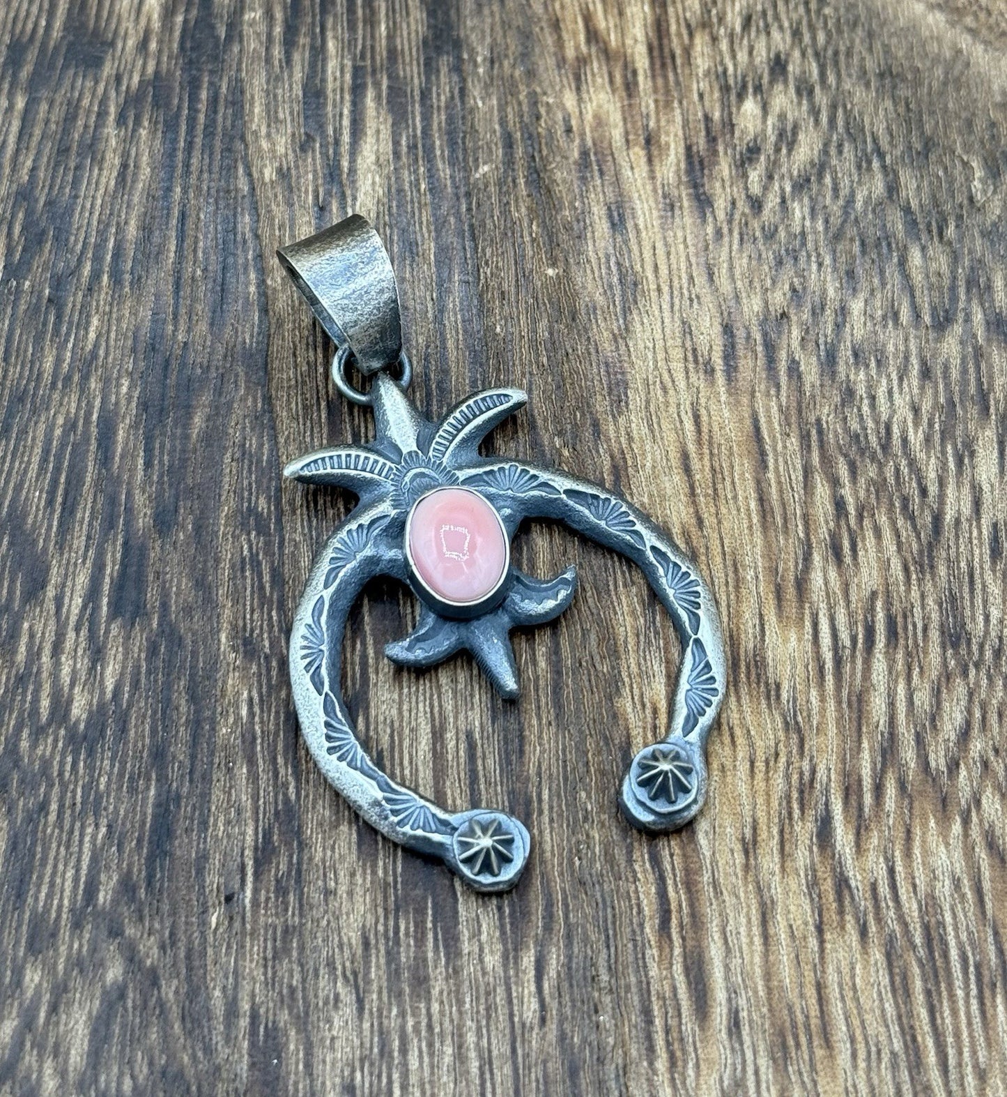 Native American Navajo Handmade Sterling Silver Old Look Pink Conch Naja Pendant