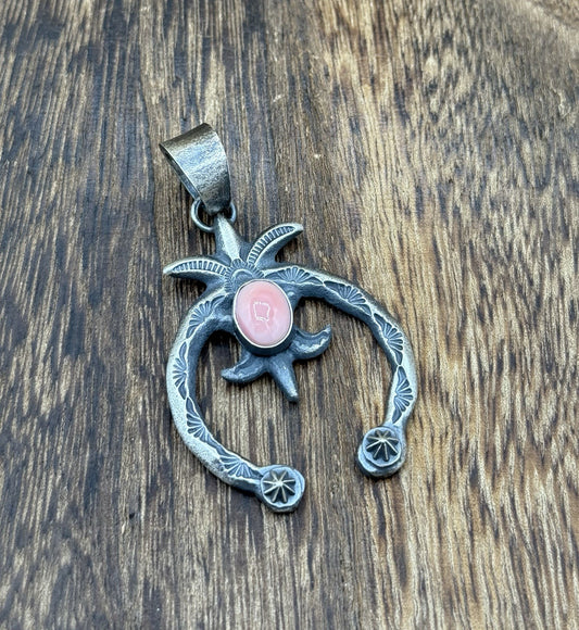 Native American Navajo Handmade Sterling Silver Old Look Pink Conch Naja Pendant