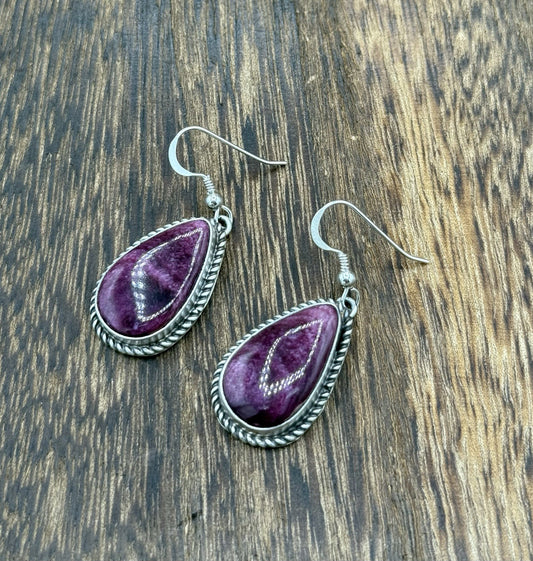 Native Navajo Handmade Sterling Silver Purple Spiny Oyster Shell Dangle Earrings