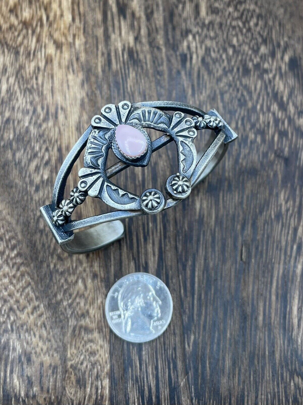 Native American Silver Navajo Handmade Pink Conch Old look Naja Bracelet Kevin B