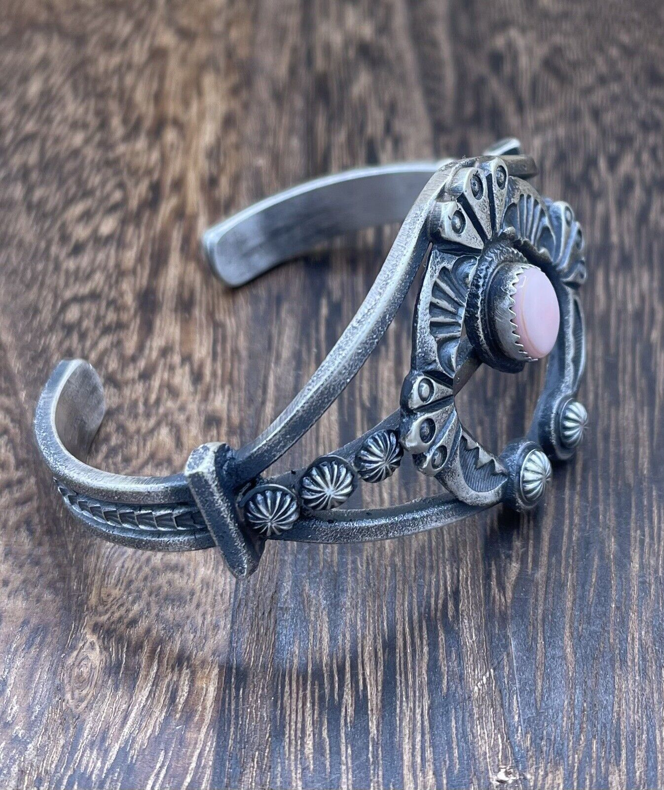 Native American Silver Navajo Handmade Pink Conch Old look Naja Bracelet Kevin B