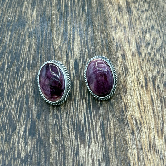 Navajo Handmade Sterling Silver Purple Spiny Oyster Shell Post Stud Earrings