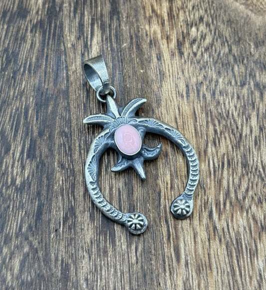 Native American Navajo Handmade Sterling Silver Old Look Pink Conch Naja Pendant