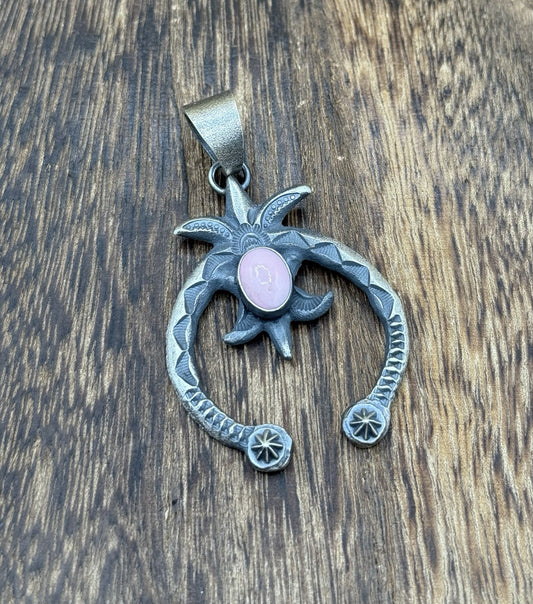 Native American Navajo Handmade Sterling Silver Old Look Pink Conch Naja Pendant