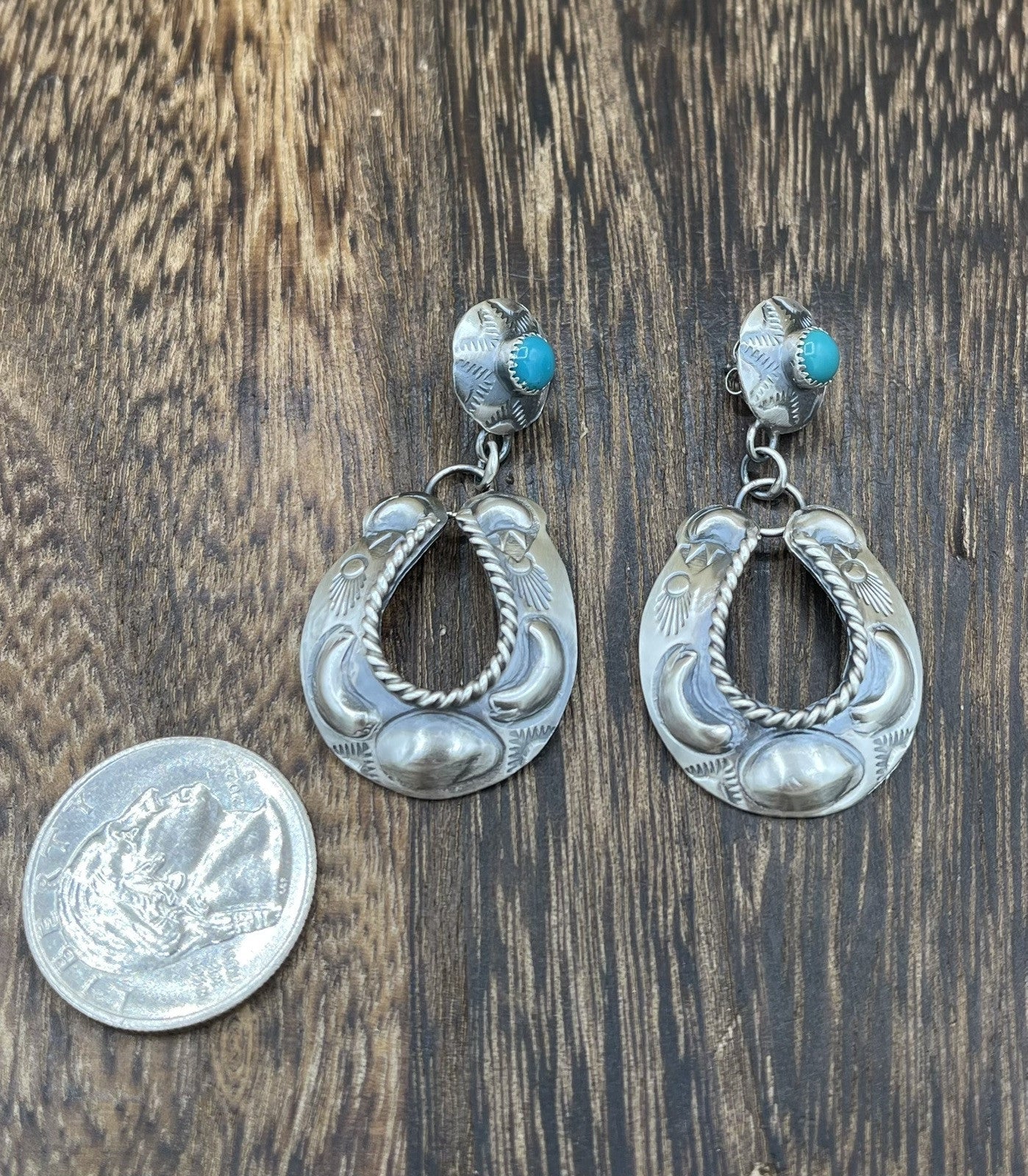 Navajo Handmade Sterling Silver Kingman Turquoise Old Look Horse Shoe Earrings